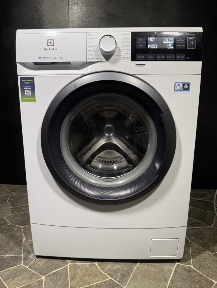 Kompakti Electrolux PerfectCare 7kg pesukone höyryominaisuudella