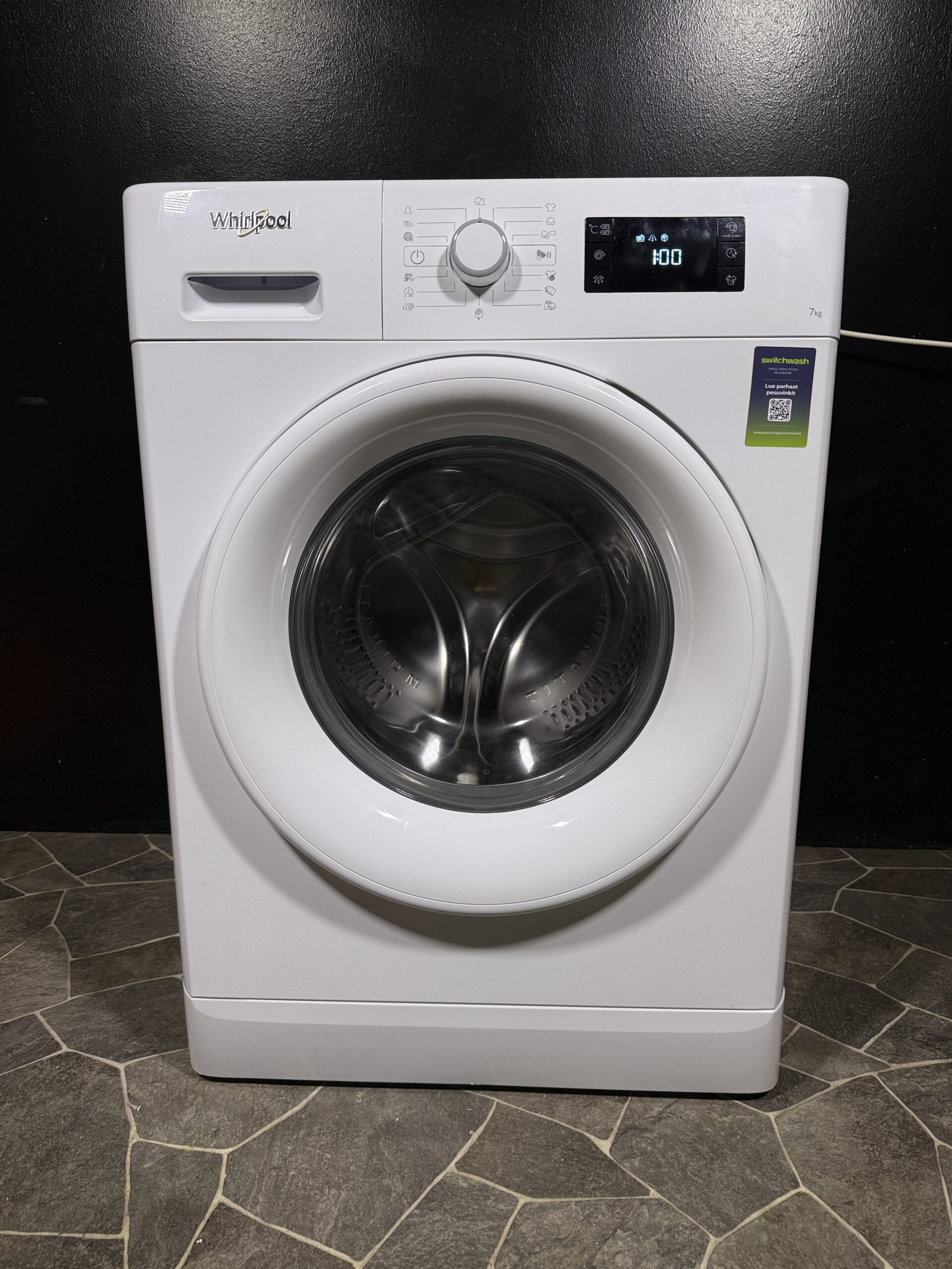 Loistokuntoinen Kapea Whirlpool FreshCare+ 7kg pesukone